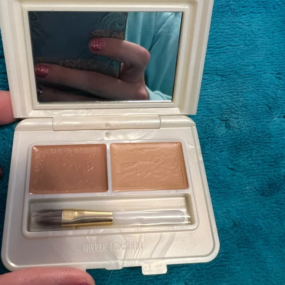 Merle Norman Luxiva Creamy Concealer-Shade CINNAMON-NWOB